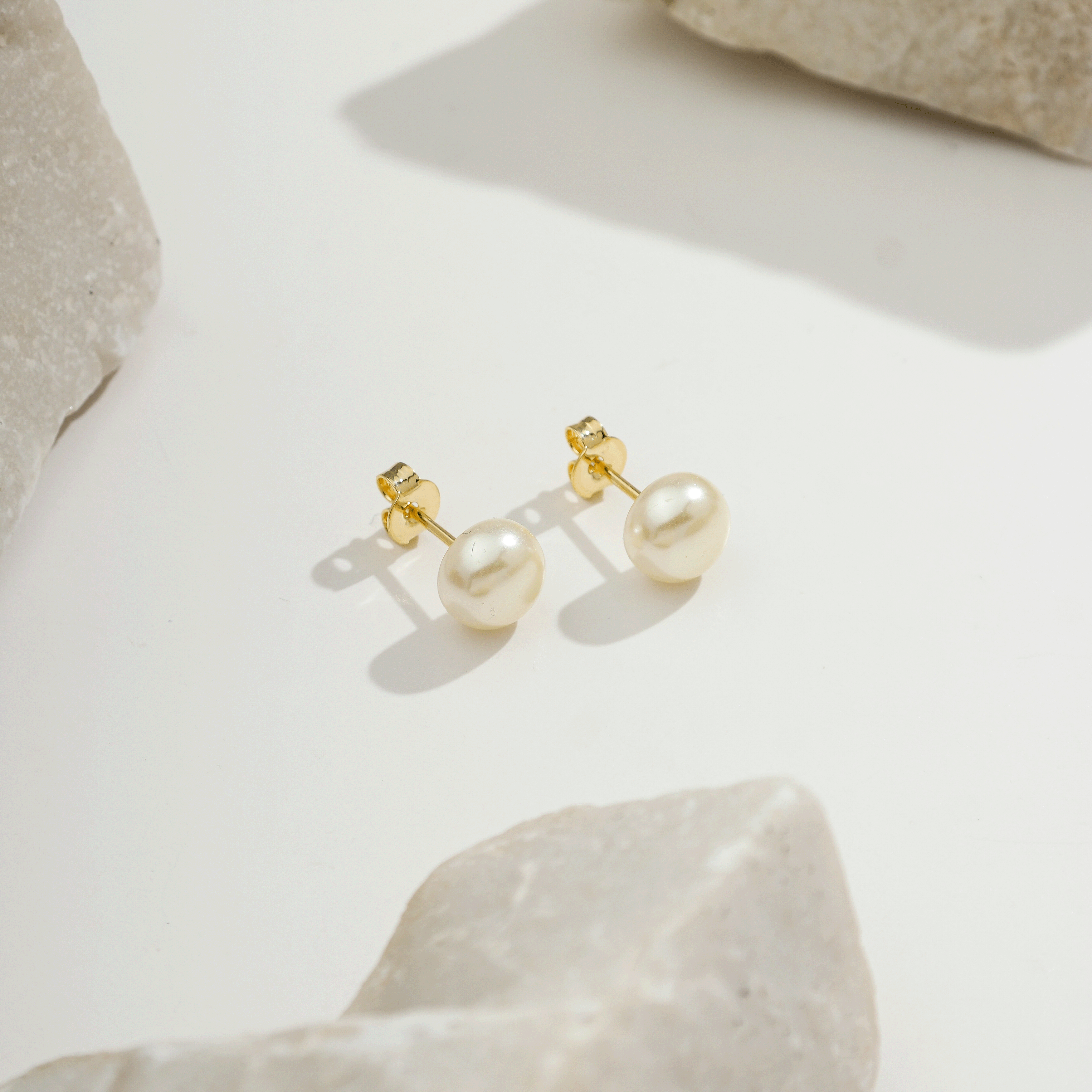 Biancone Half Freshwater Pearl Earrings - Medium | Gold