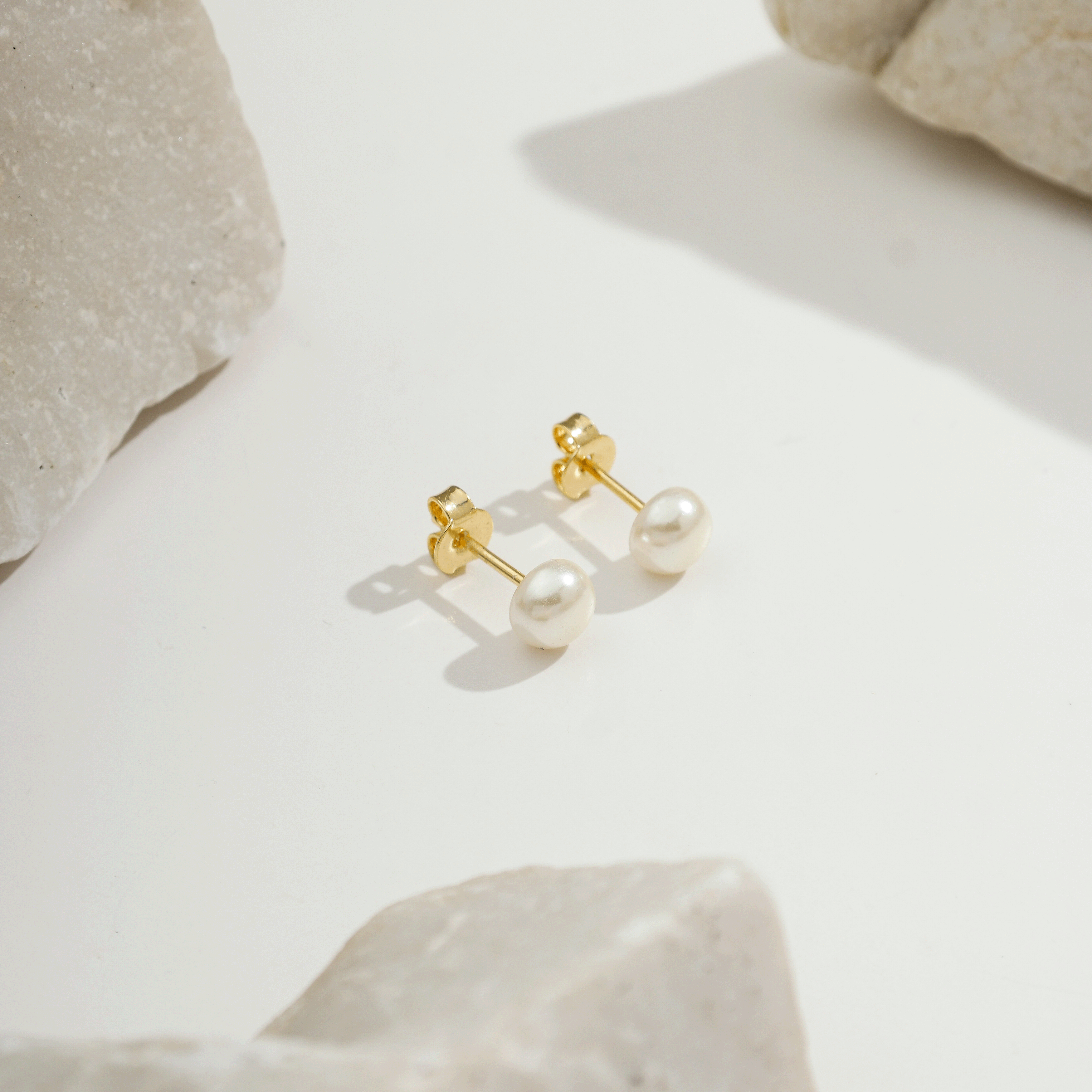 Biancone Half Freshwater Pearl Earrings - Small | Gold