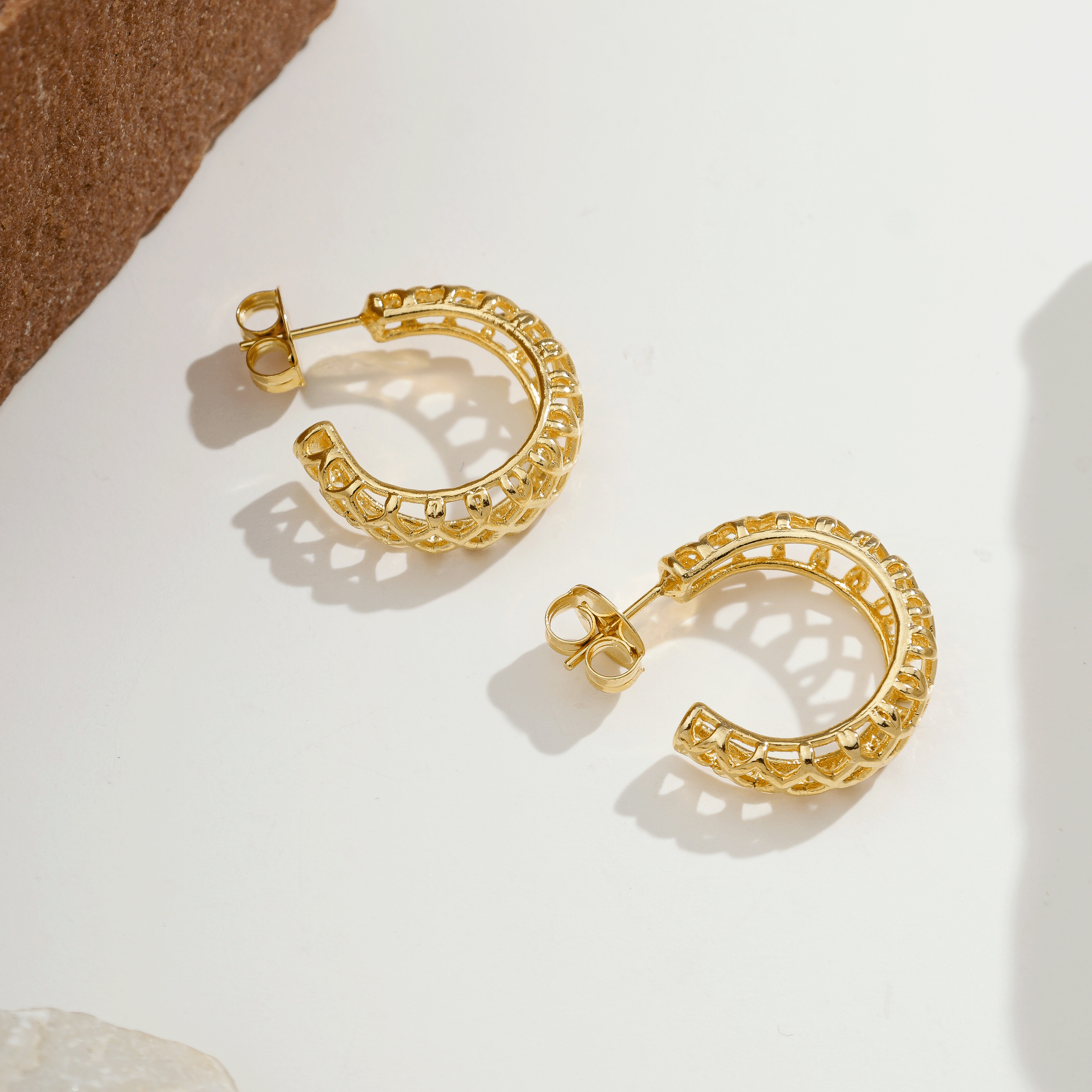 Fistione Hoop Earrings | Gold