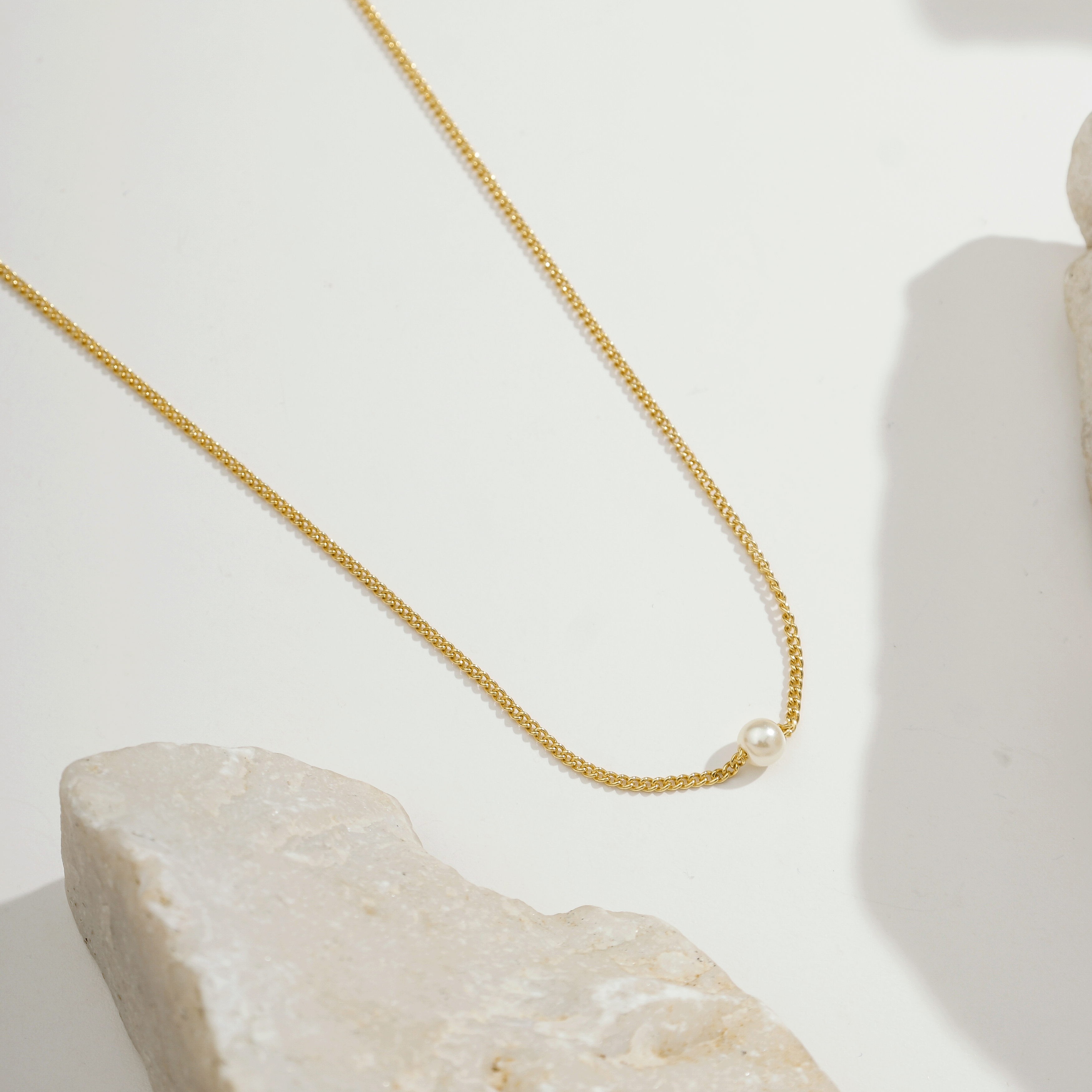 Molucche Mini Pearl Necklace | Gold