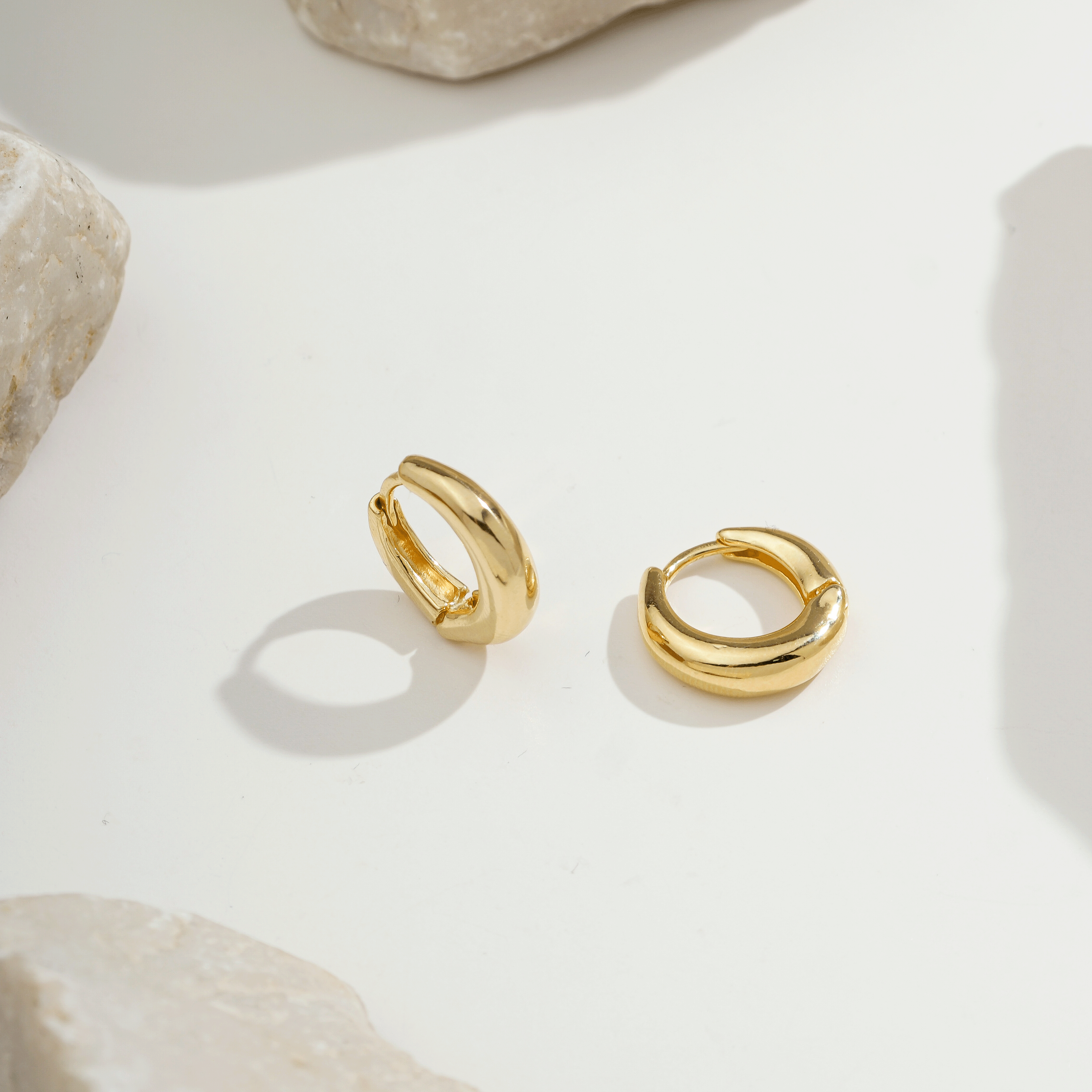 Saetta Dome Hoop Earrings | Gold